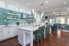 15% off 7 Night Stays Aug- Oct DESIGNER LUXURY DECOR, SALTWATER POOL, ELEVATOR, WALK TO BEACH